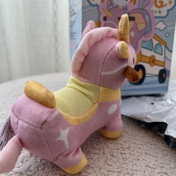 POP MART GONG Original Series – Unicorn Plush Toy Car - Picture 4 of 8